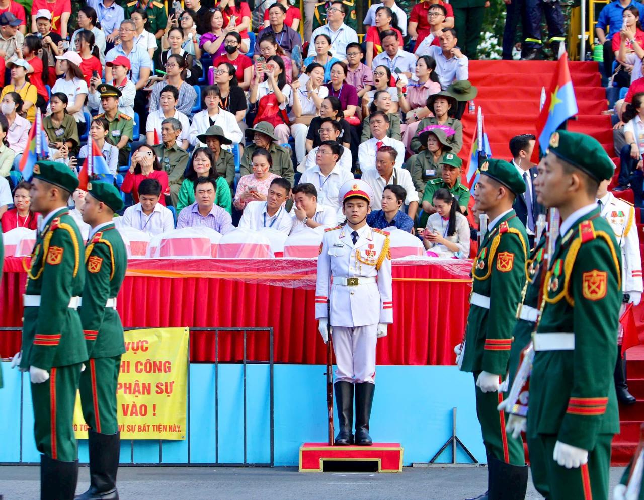 ‘Binh chủng báo chí’ góp phần lan tỏa tinh thần đại lễ 30.4 8 z6546879606330_9765c5c91d567ebbc07984c3d042dca8.jpg